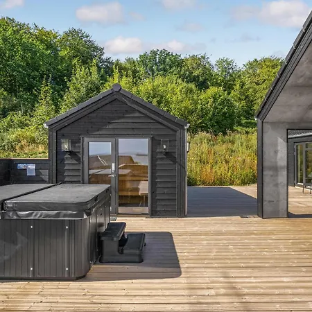 Gorgeous In With Kitchen Holiday home