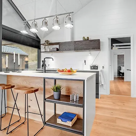 Gorgeous In With Kitchen Holiday home