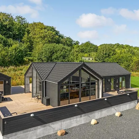Gorgeous In With Kitchen Holiday home